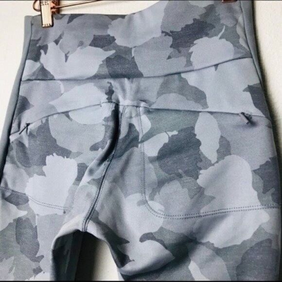 Athleta gray Essex camo hybrid leggings XS BoxF - Picture 2 of 6